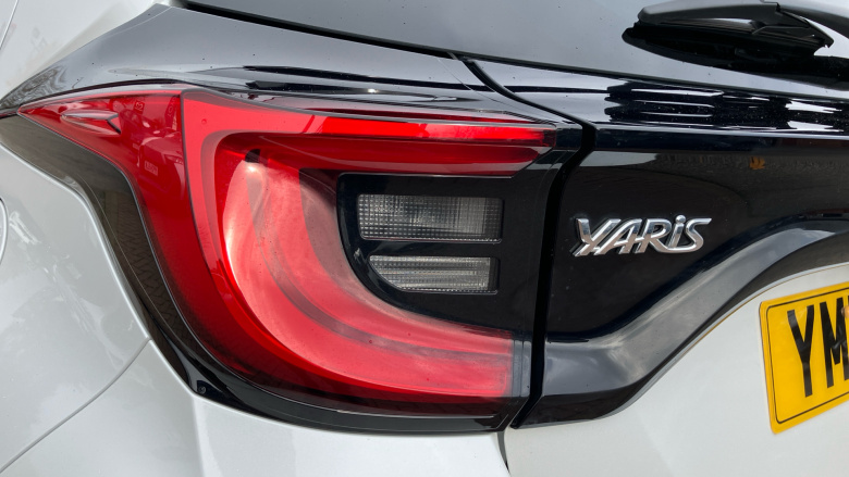 Toyota Yaris 1.5 Hybrid Design 5dr CVT Hybrid Hatchback